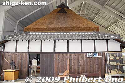 Inside the museum is a replica of a thatched-roof farmhouse.
Keywords: shiga ryuo-cho 