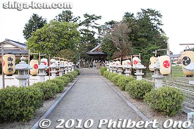 Path to Kobiyoshi Shrine.
Keywords: shiga ryuo-cho kobiyoshi jinja shrine yuge himatsuri fire festival 