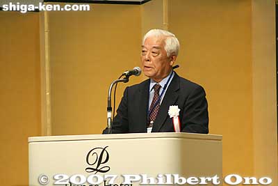 Otaka Tokio, Chairman of the National Federation of Shiga Kenjinkai, delivers a welcome message. 大高時男
Keywords: 2007 shiga kenjinkai international convention otsu prince hotel