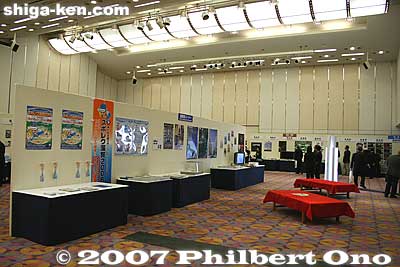 In an adjacent hall was the "Social Salon" with exhibits by most of Shiga's cities and towns and by various Shiga Kenjinkai. Many tourist pamphlets (mostly in Japanese) were provided.
Keywords: 2007 shiga kenjinkai international convention otsu prince hotel