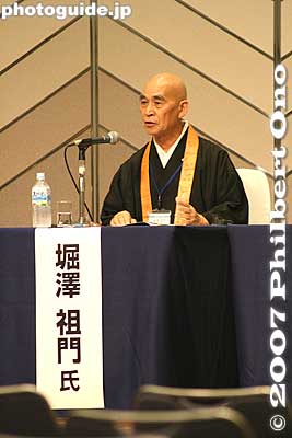 One panelist was a priest from Enryakuji temple on Mt. Hiei.
Keywords: 2007 shiga kenjinkai international convention otsu prince hotel