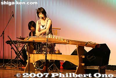 Koto entertainment by Maiko, a well-known singer-songwriter from Shiga. 真衣子
Keywords: 2007 shiga kenjinkai international convention otsu prince hotel