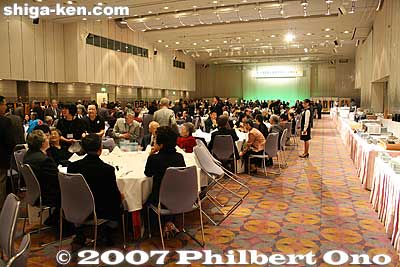 For the first hour (6 pm - 7 pm), we suffered through endless speeches by politicians. (Speeches should not be longer than 20 min. total at any event.)
Keywords: 2007 shiga kenjinkai international convention otsu prince hotel
