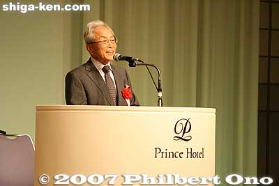 Kunimatsu Yoshitsugu, Chairman of the Shiga Intercultural Association for Globalization. He is also the former Shiga governor.
Keywords: 2007 shiga kenjinkai international convention otsu prince hotel