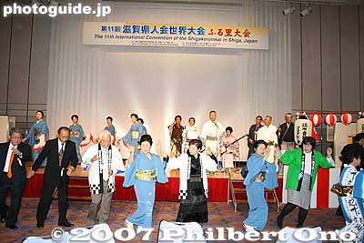 Almost everyone got up to dance the goshu ondo. It's like a bon dance peculiar to Shiga. Also see the [url=http://www.youtube.com/watch?v=_-UycruXL14]video at YouTube.[/url]
Keywords: 2007 shiga kenjinkai international convention otsu prince hotel