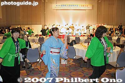 At the end, we sang Biwako Shuko no Uta (Lake Biwa Rowing Song). The party ended at 9:30 pm.
Keywords: 2007 shiga kenjinkai international convention otsu prince hotel
