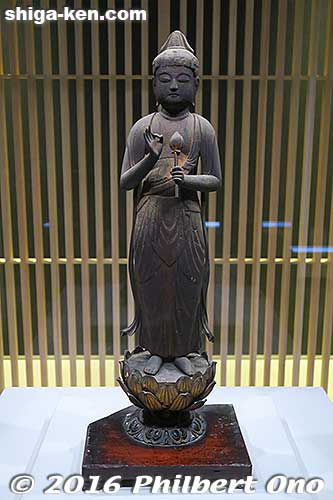 It exhibits one precious kannon Buddha statue (Goddess of Mercy) brought over from Nagahama, Shiga Prefecture. The exhibit changes every two months so Tokyoites can see six different kannon statues from Nagahama every year.
Keywords: tokyo taito shiga nagahama ueno kannon house