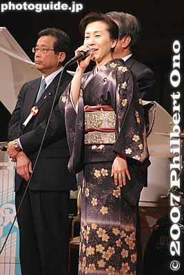 Each Diet member gave a short speech.
Keywords: shiga kenjinkai tokyo 2007 new year party