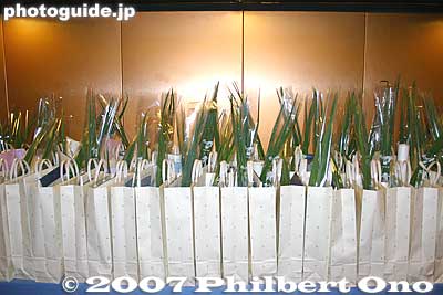 Gift bags.
Keywords: shiga kenjinkai tokyo 2007 new year party