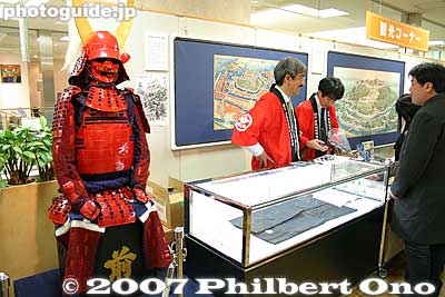 Tourist corner with samurai armor of Hikone's Ii Clan.
Keywords: shiga tokyo takashimaya department store omi-ten fair nihonbashi nihombashi