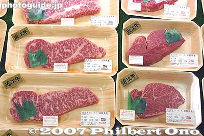 Omi beef, each pack here cost over 2,000 yen. 近江牛
Keywords: shiga tokyo takashimaya department store omi-ten fair nihonbashi nihombashi