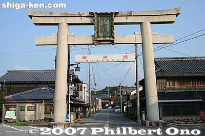 Taga Taisha Shrine torii near Taga Taisha-mae Station. [url=http://goo.gl/maps/NVnh1]MAP[/url]
Keywords: shiga taga-cho town taga taisha shrine lantern festival summer matsuri