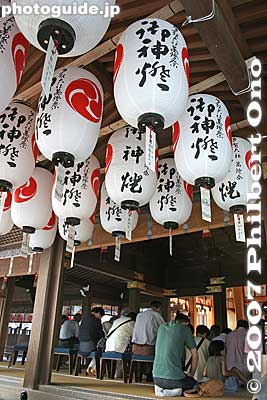These lanterns hanging in the main shrine hall must be the most expensive ones.
Keywords: shiga taga-cho town taga taisha shrine lantern festival summer matsuri