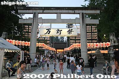Torii with lanterns lit
Keywords: shiga taga-cho town taga taisha shrine lantern festival summer matsuri