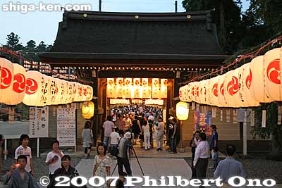 Gate to shrine
Keywords: shiga taga-cho town taga taisha shrine lantern festival summer matsuri