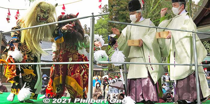 Oni wa soto! Fuku wa uchi! (鬼は外! 福は内!)
Keywords: shiga taga-cho taga taisha shrine setsubun matsuri festival