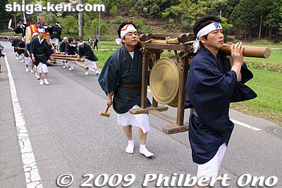Bell ringing.
Keywords: shiga taga-cho taisha matsuri festival 