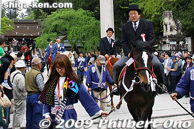 Taga town mayor.
Keywords: shiga taga-cho taga matsuri festival taisha horses