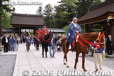 They all returned to Taga Taisha.
Keywords: shiga taga-cho taga matsuri festival taisha horses 