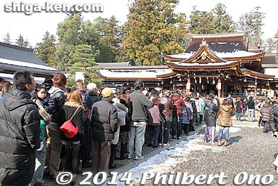 This long line lasted through most of the day. About 490,000 people worshipped here during the first three days of 2014. New Year’s prayers is called Hatsumode.
Keywords: shiga taga taisha shrine new year