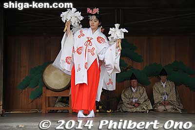 Keywords: shiga taga taisha shrine new year hatsumode maiden kagura sacred dance