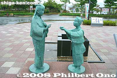 Statue of Nakae Toju expressing filial piety for his mother. In front of Toju-no-Sato Adogawa.
Keywords: shiga takashima adogawa nakae toju confucian philosopher scholar statue japansculpture