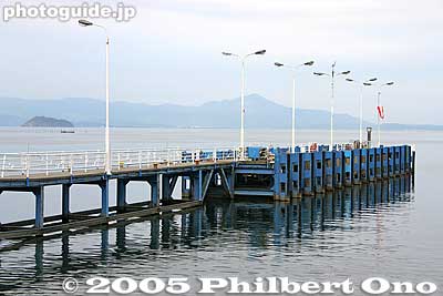 At the end of Imazu Port's dock is a lantern which is a song monument.
Keywords: shiga prefecture takashima city imazu imazucho lake biwa