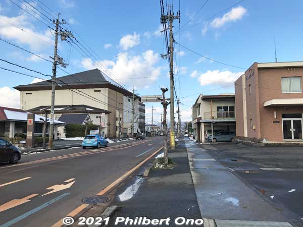 If you are walking from Omi-Imazu Station on the main road, turn left.
Keywords: shiga takashima imazu lake biwa rowing song museum