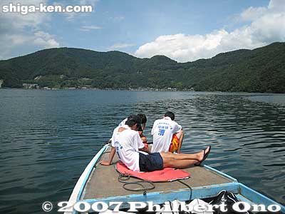 Heading toward Sugaura, Nishi-Azai in northern Lake Biwa.
Keywords: shiga takashima imazu junior high school rowing club lake biwa