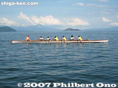 Fixed-seat boat with Mt. Ibuki and Chikubushima in the background. 千秋・太郎号のフィックス艇
Keywords: shiga takashima imazu junior high school rowing club lake biwa