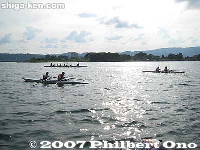 Fixed-seat boats and ocean sculls rendezvous toward home in Imazu.
Keywords: shiga takashima imazu junior high school rowing club lake biwa
