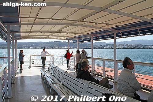 Upper, open-air deck of megumi.
Keywords: shiga takashima kaizu-osaki cherry blossom cruise boat sakura imazu