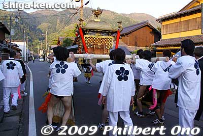 The festival started with these young men dressed like sumo wrestlers.
Keywords: shiga takashima makino kaizu rikishi matsuri festival mikoshi 