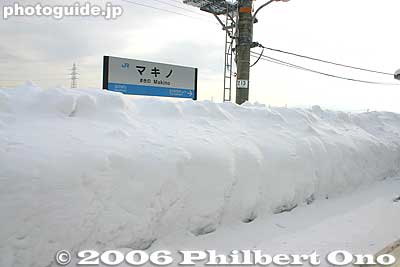 Makino Station platform in winter. This was in Jan. 2006.
Keywords: shiga takashima makino 