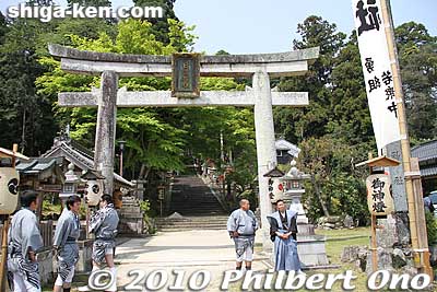 Torii at Hiyoshi Jinja Shrine. 日吉神社
Keywords: shiga takashima omizo matsuri festival float 