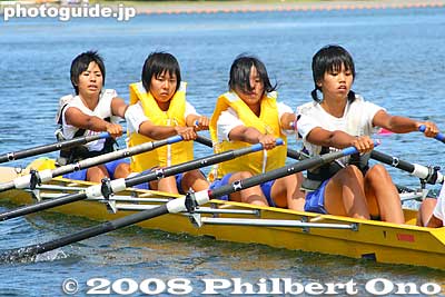 Imazu Junior High School female students rowing in the 3rd Imazu Regatta.
Keywords: shiga takashima imazu regatta lake biwa rowing race boats junior high school students girls regattabest
