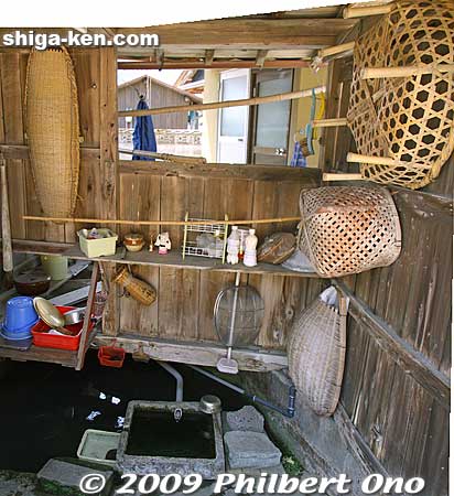 Imagine having a spring in your own home spewing drinkable water 24/7 for free. This kabata has a few baskets. The oblong one is used for fish, and the ones on the right were used to dry bowls.
Keywords: shiga takashima shin-asahi harie shigabestviews