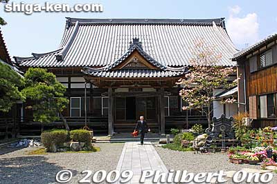 Shodenji temple belongs to the Soto Zen sect of Buddhism. 正伝寺
Keywords: shiga takashima shin-asahi harie 