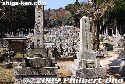 On the hillside between Omi-Takashima Station and Shirahige Shrine, there is a cemetery with 33 large stone buddhas. [url=http://goo.gl/maps/eriQA]MAP[/url]
Keywords: shiga takashima takashima-cho stone buddhas statues