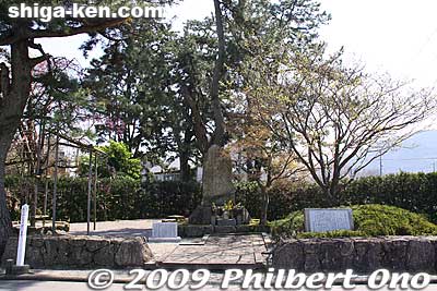 Monument dedicated to the eight college rowers from Kanazawa, Ishikawa Prefecture and three rowers from Kyoto who died while rowing in waters off Haginohama beach on April 6, 1941..
Keywords: shiga takashima takashima-cho 