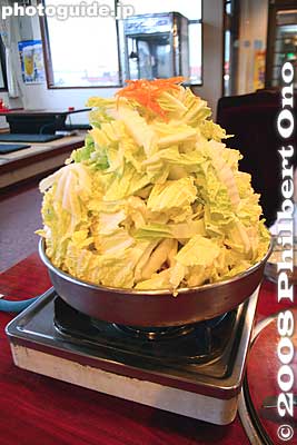 Biwako Shokudo restaurant serves its specialty: Tall pile of vegetables in a boiling pot. びわこ食堂
Keywords: shiga takatsuki-cho restaurant food japanfood
