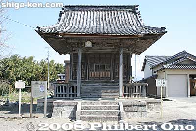 Kannon-do Hall housing a seated Kannon statue. 観音堂
Keywords: shiga nagahama torahime-cho buddhist temple