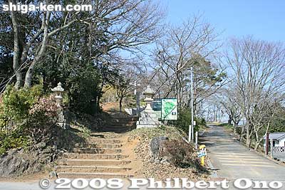 Trail entrance to Toragozen-yama. It actually leads to Yaai Shrine.
Keywords: shiga nagahama torahime kohoku mountain toragozen-yama