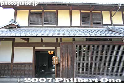 Entrance to Itoh Chube'e Memorial House
Keywords: shiga toyosato-cho c. itoh itochu chubee omi shonin house merchant