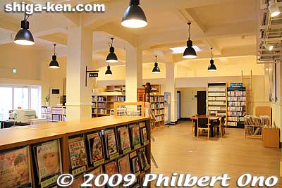 Inside public library which occupies former classrooms whose walls were removed.
Keywords: shiga toyosato primary elementary school vories