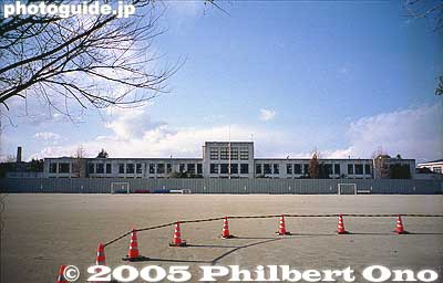 Rear view of the old Toyosato Elementary School before renovations.
Keywords: shiga toyosato primary elementary school vories 