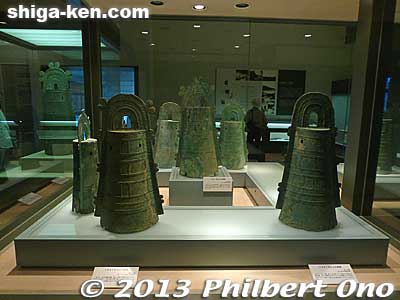 A whole bunch of other dotaku were found in the same area as late as 1962. Most of the bells displayed are replicas, but a few are genuine.
Keywords: shiga yasu dotaku museum bronze bell