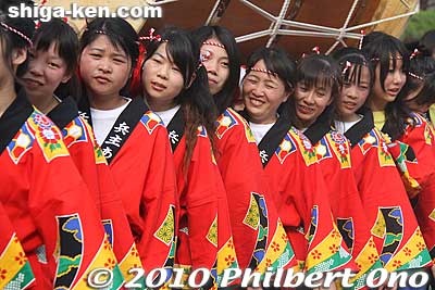 Ayame girls at Hyozu Matsuri in Yasu.
Keywords: shiga yasu hyozu taisha shrine matsuri festival mikoshi portable shrine shigabestmatsuri