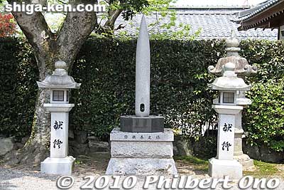 Monument for used and broken needles.
Keywords: shiga yasu hyozu taisha shinto shrine 