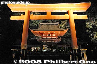 Torii and gate at night
Keywords: shiga yasu hyozu taisha shinto shrine fall autumn colors japanese garden